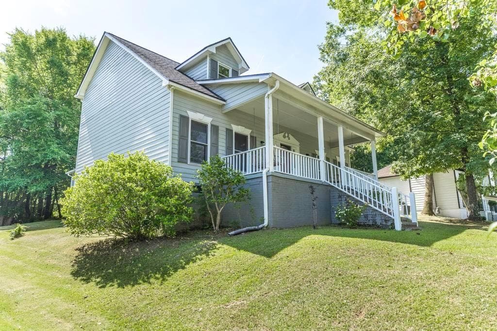 4 bedroom, 3 bathroom, 1,840 sq ft single family residence for sale at 252 N Wesleyan Circle, Macon, GA 31210 — photo 3
