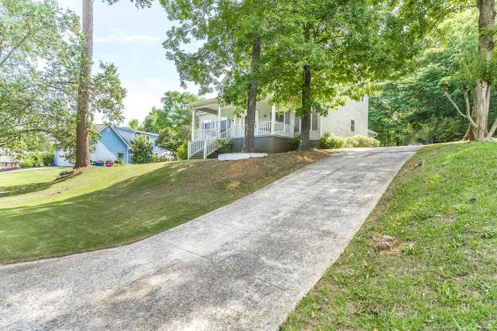 4 bedroom, 3 bathroom, 1,840 sq ft single family residence for sale at 252 N Wesleyan Circle, Macon, GA 31210 — photo 4