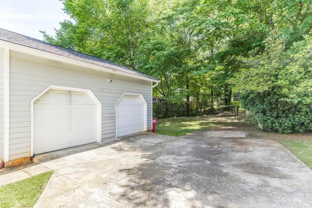 4 bedroom, 3 bathroom, 1,840 sq ft single family residence for sale at 252 N Wesleyan Circle, Macon, GA 31210 — photo 6