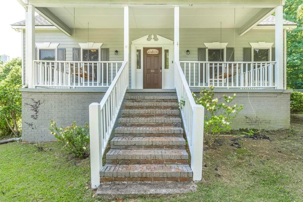 4 bedroom, 3 bathroom, 1,840 sq ft single family residence for sale at 252 N Wesleyan Circle, Macon, GA 31210 — photo 7
