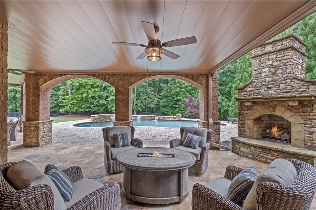 6 bedroom, 7 bathroom, 7,695 sq ft single family residence under contract at 16550 Quayside Drive, Milton, GA 30004 — photo 3