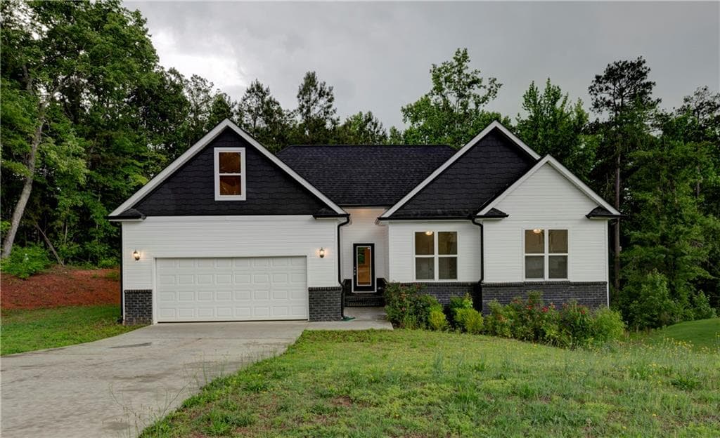 5 bedroom, 4 bathroom, 2,692 sq ft single family residence for sale at 15 Cassidy Trail, Douglasville, GA 30134 — photo 2