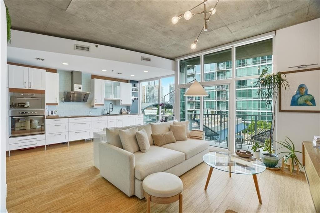 1 bedroom, 1 bathroom, 768 sq ft condominium for rent at 923 Peachtree Street 924, Atlanta, GA 30309 for $2,150 a month — photo 2
