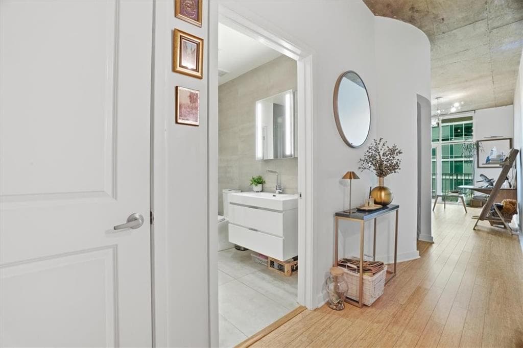 1 bedroom, 1 bathroom, 768 sq ft condominium for rent at 923 Peachtree Street 924, Atlanta, GA 30309 for $2,150 a month — photo 6