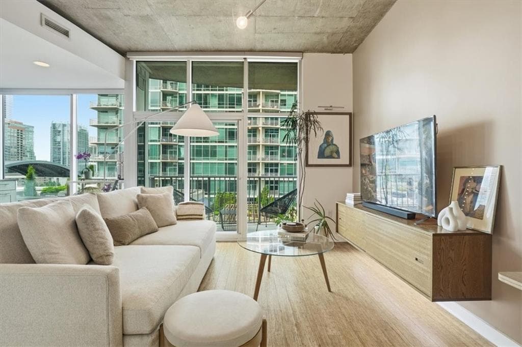 1 bedroom, 1 bathroom, 768 sq ft condominium for rent at 923 Peachtree Street 924, Atlanta, GA 30309 for $2,150 a month — photo 1 of 105