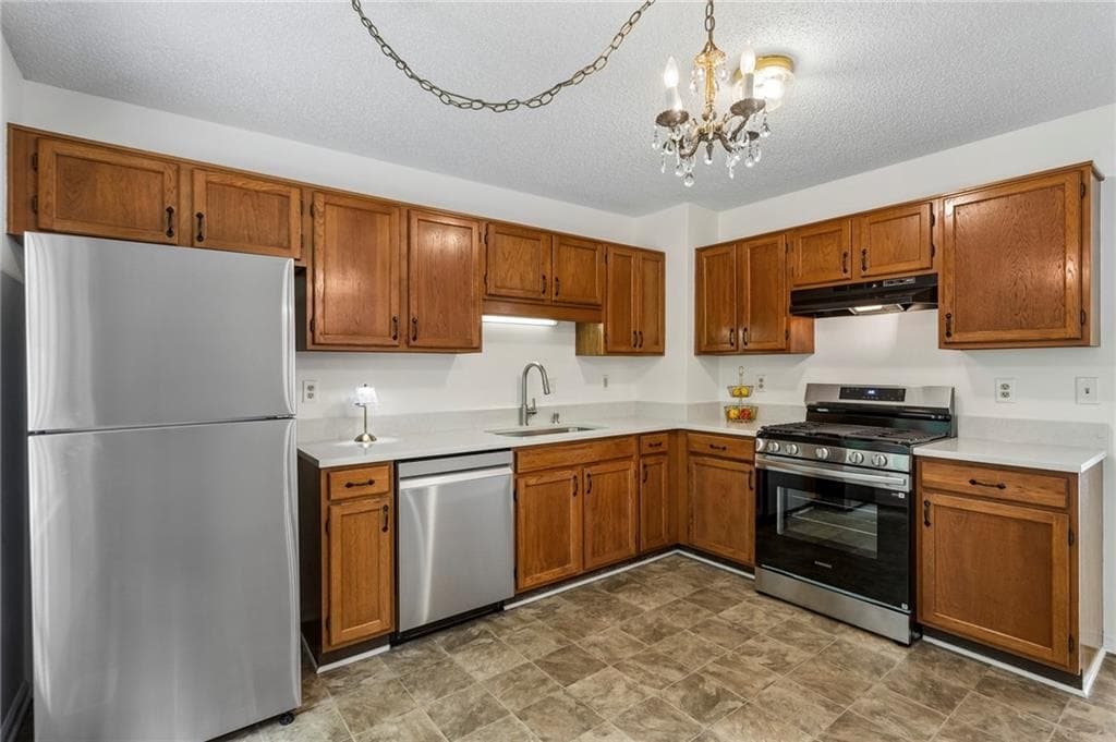 3 bedroom, 2 bathroom, 1,956 sq ft single family residence for sale at 3096 Woodcrest Way, Powder Springs, GA 30127 — photo 9
