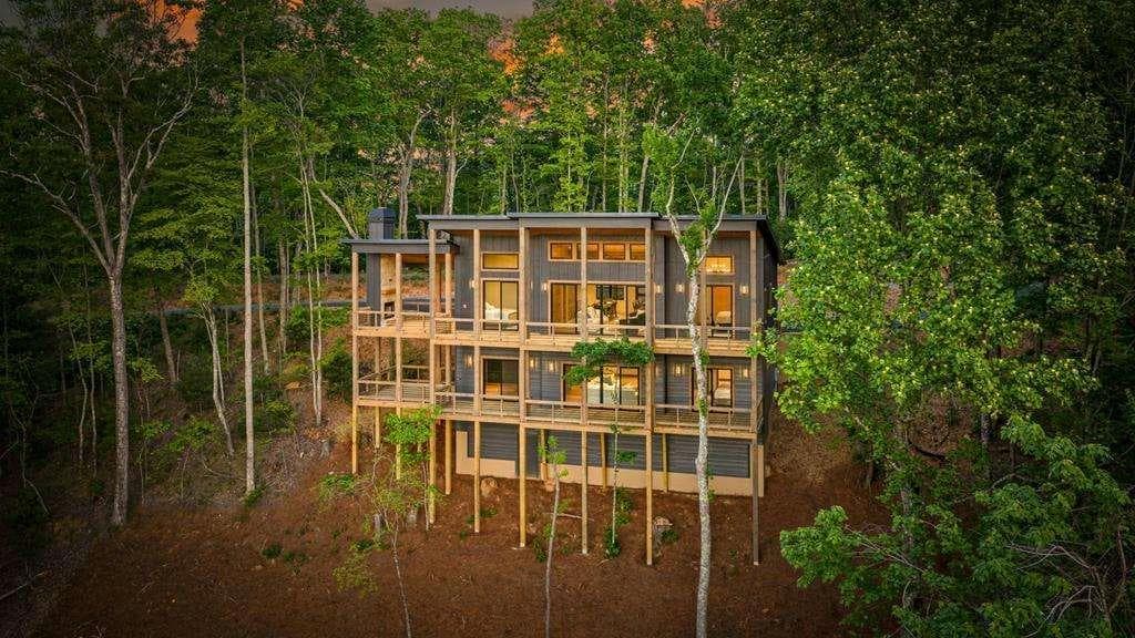 4 bedroom, 4 bathroom, 2,800 sq ft single family residence sold at 146 7 Figure Ridge, Blue Ridge, GA 30513