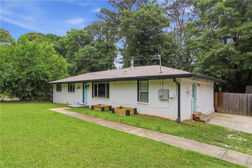 4 bedroom, 3 bathroom, 1,472 sq ft single family residence for sale at 1614 Carolyn Drive, Stone Mountain, GA 30087 — photo 7