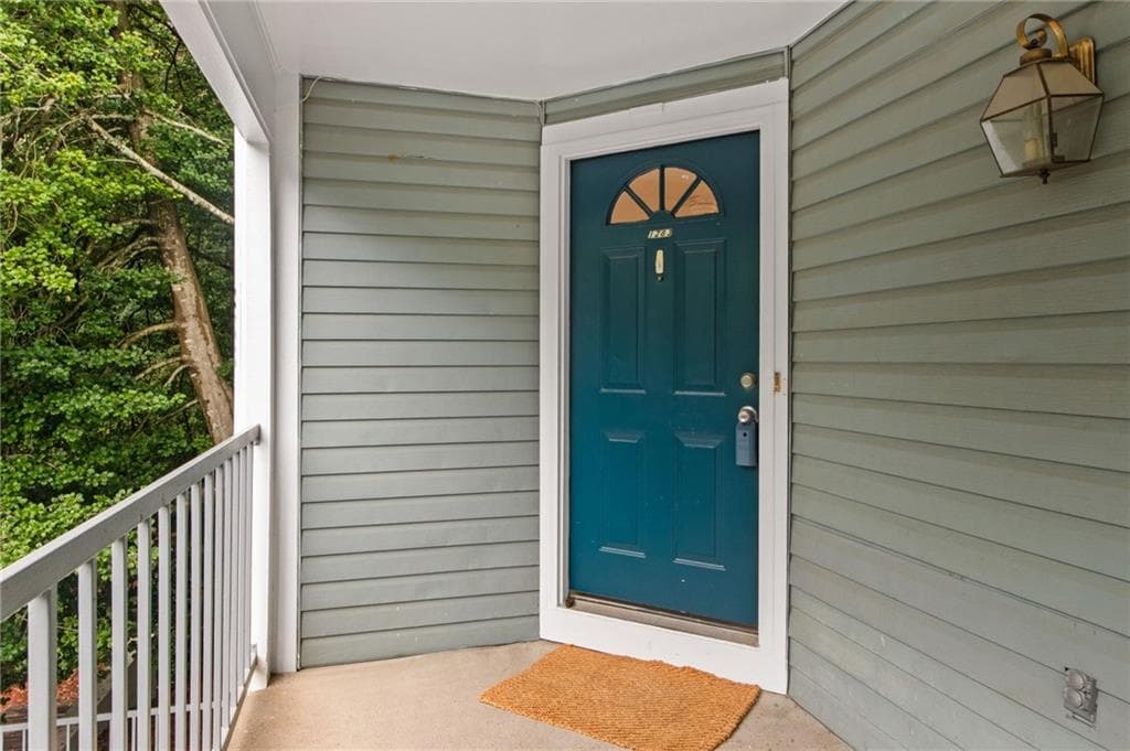 1 bedroom, 1 bathroom, 810 sq ft condominium for sale at 1283 Keys Lake Drive, Brookhaven, GA 30319 — photo 3