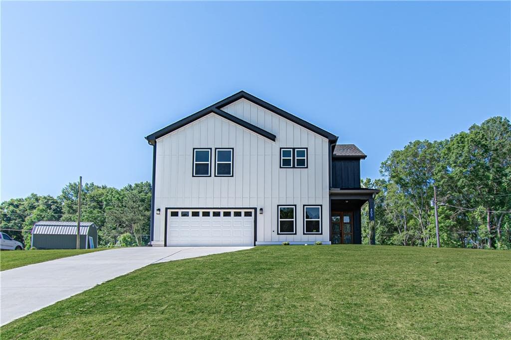 4 bedroom, 3 bathroom, 2,700 sq ft single family residence sold at 403 Magnolia Avenue, Jefferson, GA 30549