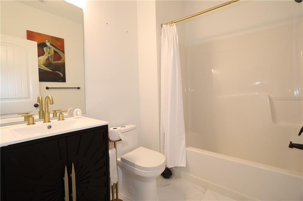 5 bedroom, 3 bathroom, 2,480 sq ft single family residence under contract at 5099 Jack Drive, Decatur, GA 30035 — photo 7