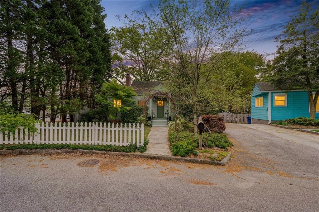 2 bedroom, 2 bathroom, 989 sq ft single family residence for sale at 712 Berkeley Avenue, Atlanta, GA 30318