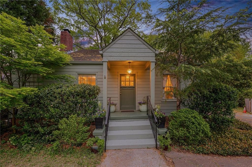 2 bedroom, 2 bathroom, 989 sq ft single family residence for sale at 712 Berkeley Avenue, Atlanta, GA 30318 — photo 2