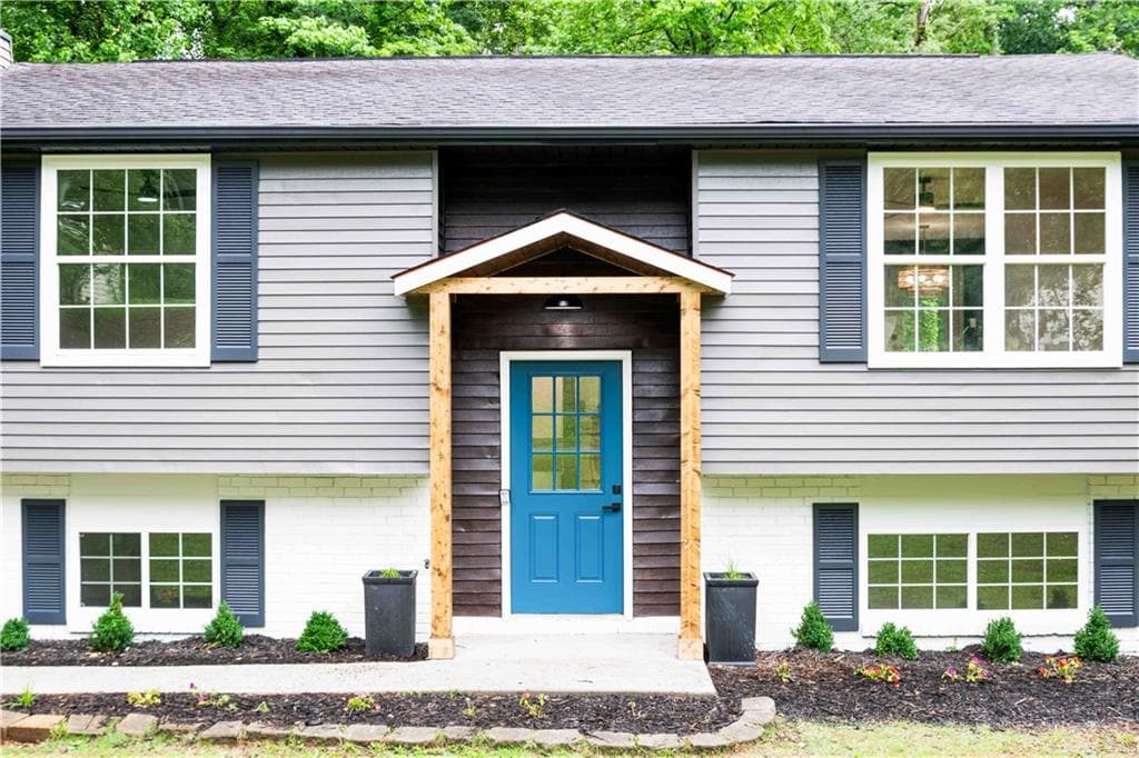 3 bedroom, 2 bathroom, 1,860 sq ft single family residence under contract at 1949 N Landing Way, Marietta, GA 30066 — photo 2
