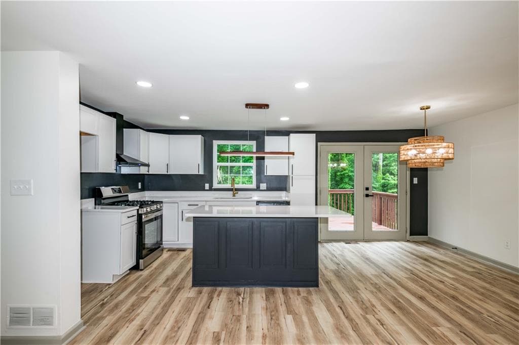 3 bedroom, 2 bathroom, 1,860 sq ft single family residence under contract at 1949 N Landing Way, Marietta, GA 30066 — photo 5