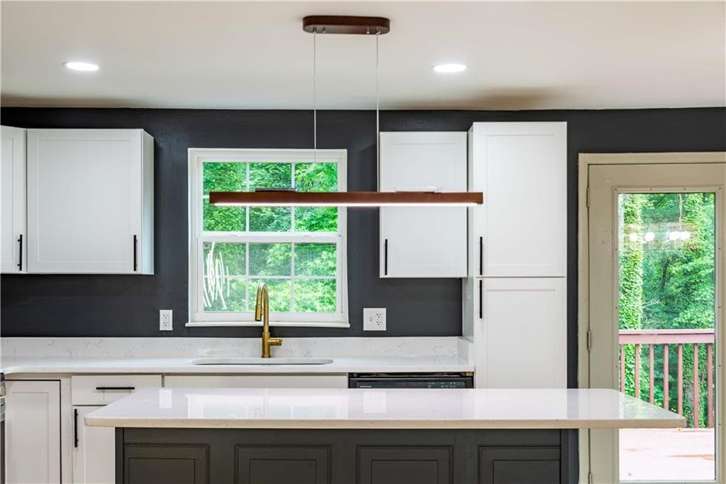 3 bedroom, 2 bathroom, 1,860 sq ft single family residence under contract at 1949 N Landing Way, Marietta, GA 30066 — photo 10