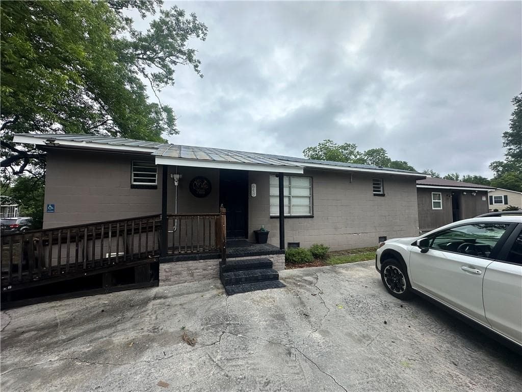 2 bedroom, 2 bathroom, 697 sq ft single family residence for sale at 648 Ellington Avenue, Thomson, GA 30824 — photo 1 of 17