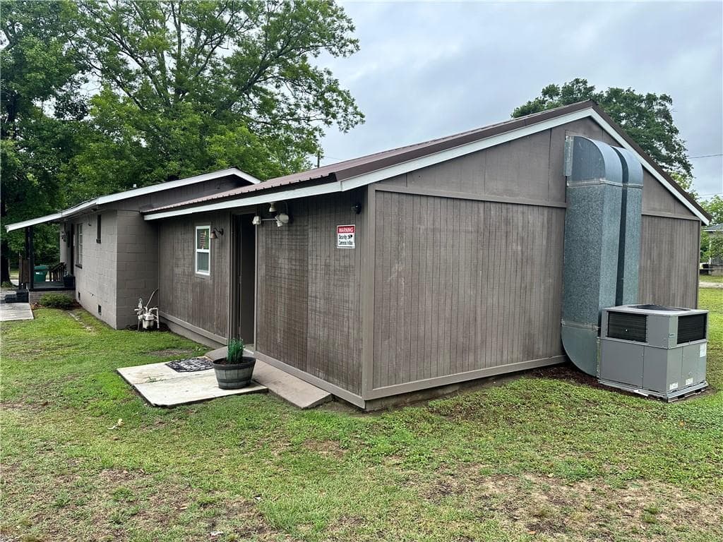 2 bedroom, 2 bathroom, 697 sq ft single family residence for sale at 648 Ellington Avenue, Thomson, GA 30824 — photo 9
