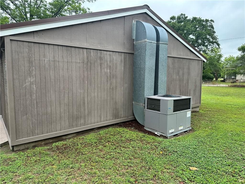 2 bedroom, 2 bathroom, 697 sq ft single family residence for sale at 648 Ellington Avenue, Thomson, GA 30824 — photo 10