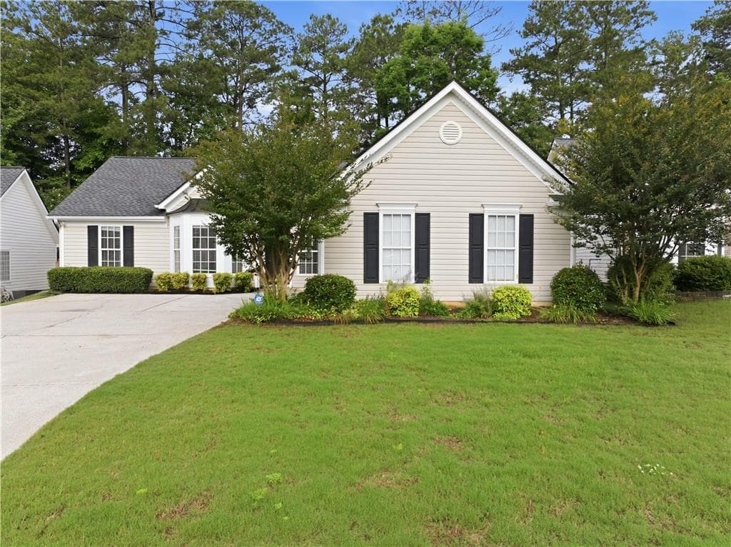 3 bedroom, 2 bathroom, 1,564 sq ft single family residence for sale at 63 Bellaire Lane, Newnan, GA 30265 — photo 1 of 48