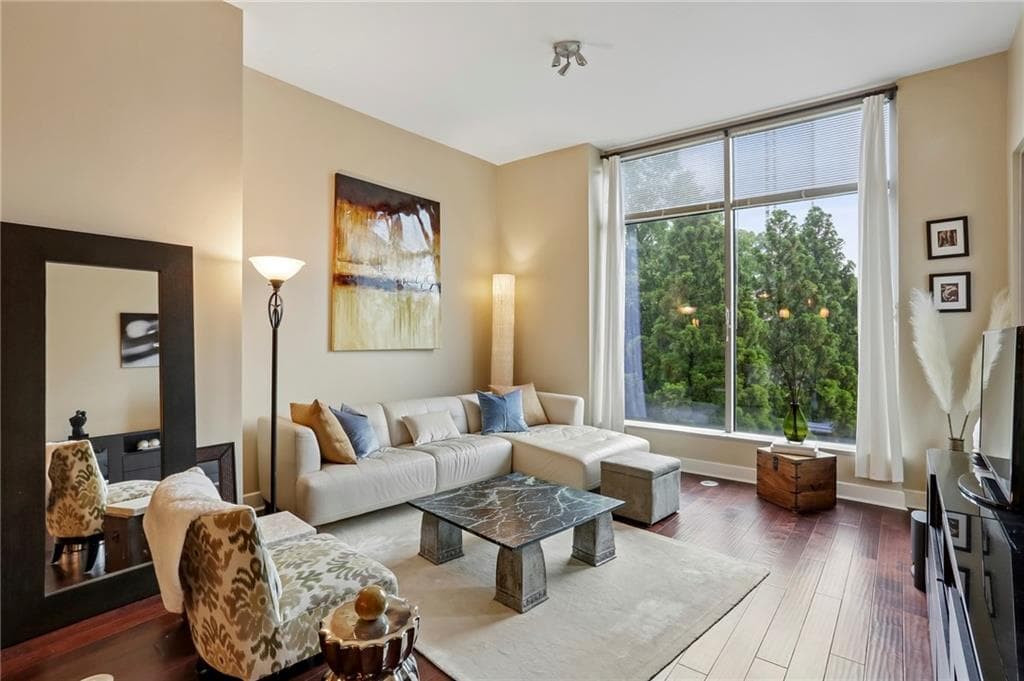 2 bedroom, 2 bathroom, 1,364 sq ft condominium under contract at 2795 Peachtree Road 307, Atlanta, GA 30305 — photo 6
