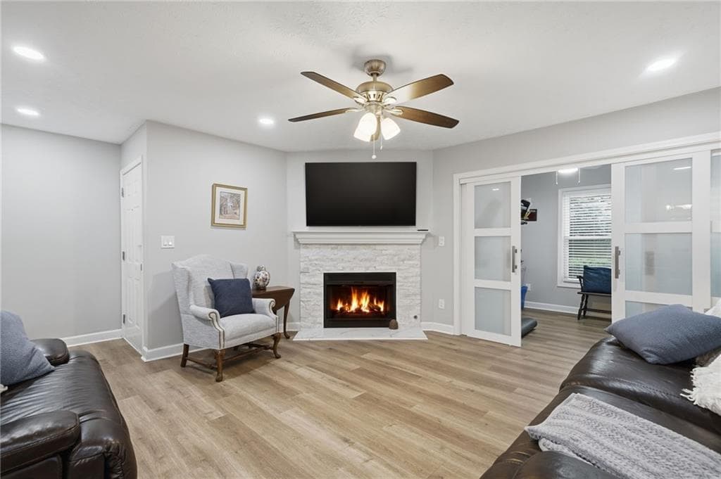 3 bedroom, 2 bathroom, 1,355 sq ft condominium sold at 1701 Parkaire Crossing, Marietta, GA 30068