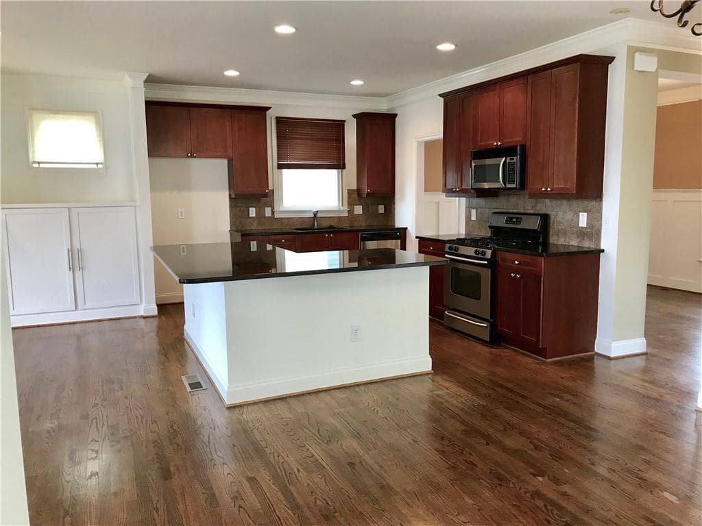 4 bedroom, 4 bathroom, 2,600 sq ft single family residence for rent at 1678 CARR Circle, Atlanta, GA 30318 for $3,800 a month — photo 9