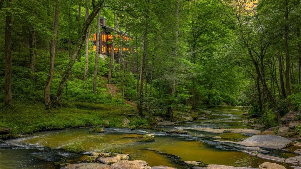5 bedroom, 6 bathroom, 4,485 sq ft single family residence under contract at 4396 Highway 382, Ellijay, GA 30540 — photo 4