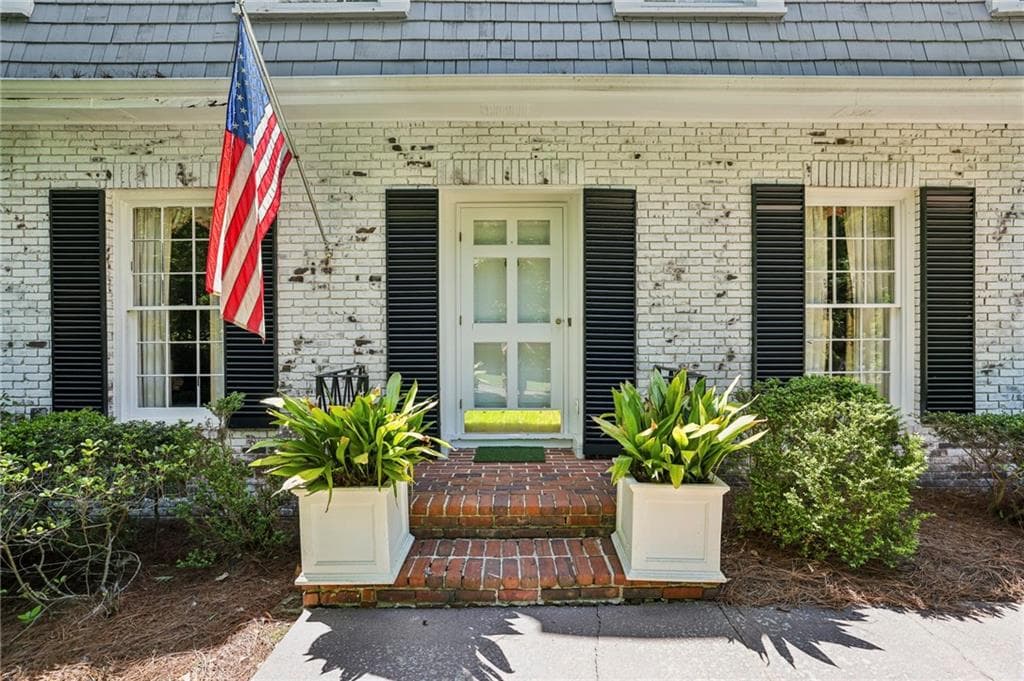 6 bedroom, 6 bathroom, 4,737 sq ft single family residence for sale at 2577 Red Valley Road, Atlanta, GA 30305 — photo 3