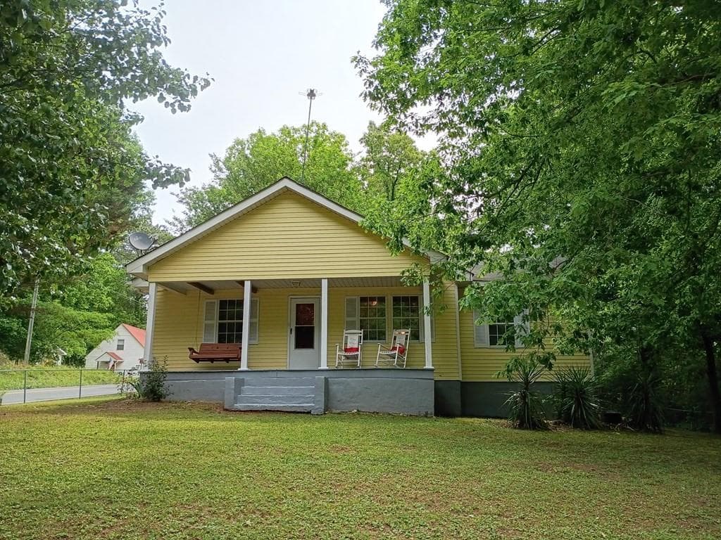 3 bedroom, 2 bathroom, 1,320 sq ft single family residence for sale at 1240 Old Highway 411, Chatsworth, GA 30705 — photo 2