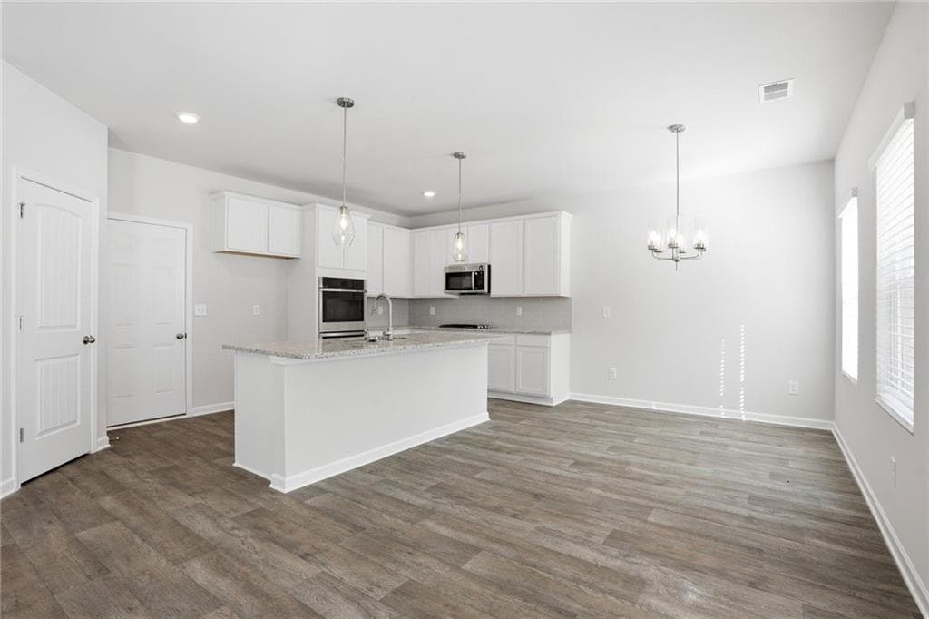 4 bedroom, 4 bathroom, 2,860 sq ft single family residence under contract at 371 Orwell Drive, Social Circle, GA 30025 — photo 6