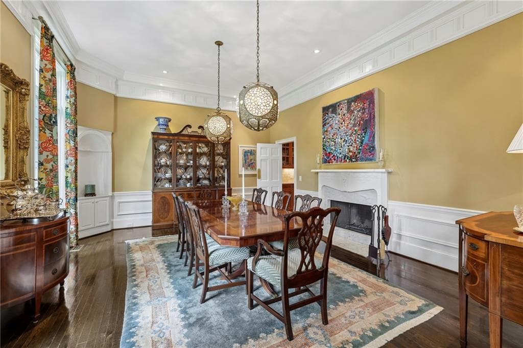 5 bedroom, 7 bathroom, 9,176 sq ft single family residence under contract at 105 Wilderbluff Court, Atlanta, GA 30328 — photo 5