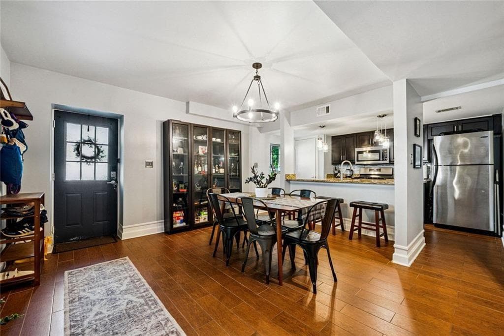 2 bedroom, 1 bathroom, 1,102 sq ft condominium for sale at 3048 Briarcliff Road 9, Atlanta, GA 30329 — photo 6