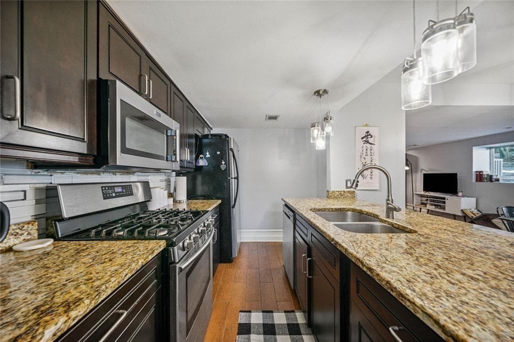 2 bedroom, 1 bathroom, 1,102 sq ft condominium for sale at 3048 Briarcliff Road 9, Atlanta, GA 30329 — photo 9