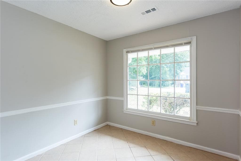 3 bedroom, 3 bathroom, 1,313 sq ft townhouse under contract at 1676 Winchester Way, Conyers, GA 30013 — photo 2