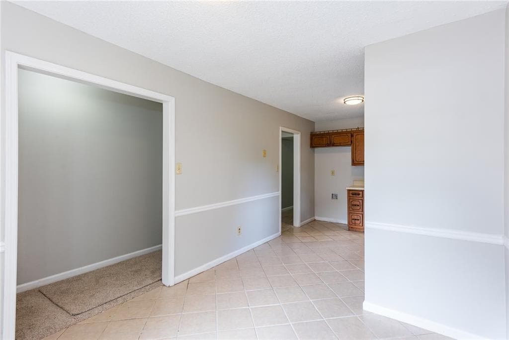 3 bedroom, 3 bathroom, 1,313 sq ft townhouse under contract at 1676 Winchester Way, Conyers, GA 30013 — photo 5
