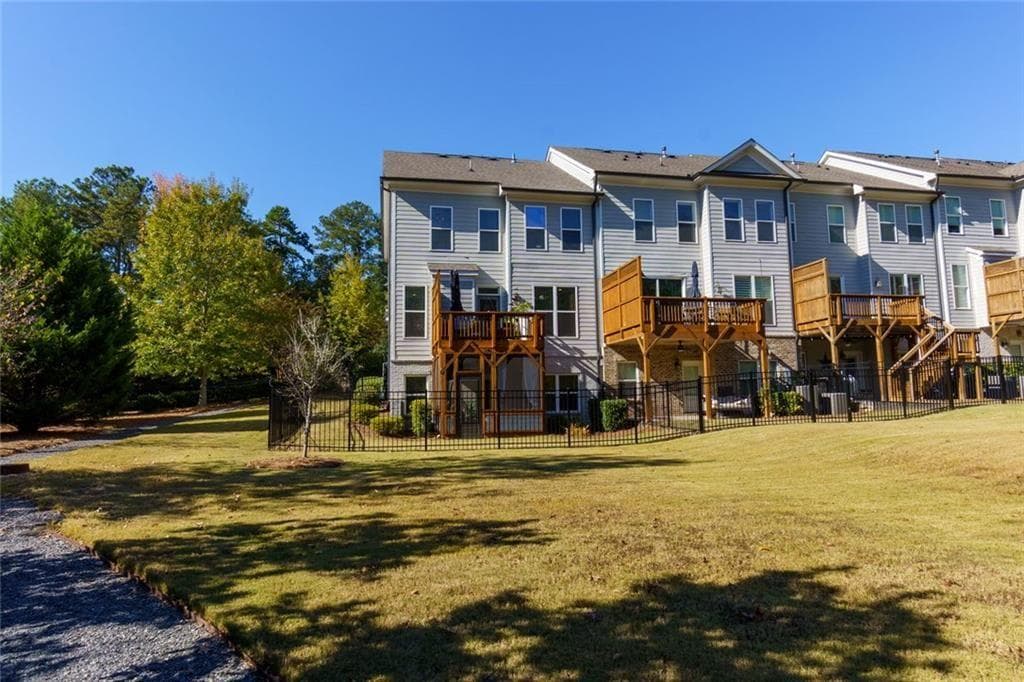 4 bedroom, 4 bathroom, 2,876 sq ft townhouse for sale at 1002 Towneship Way, Roswell, GA 30075 — photo 4