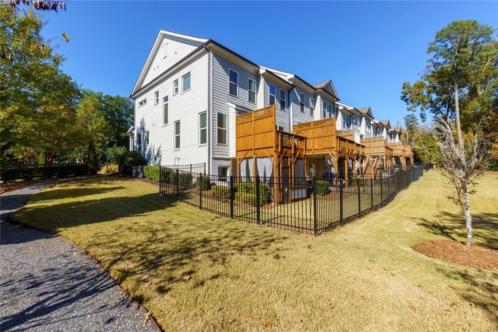 4 bedroom, 4 bathroom, 2,876 sq ft townhouse for sale at 1002 Towneship Way, Roswell, GA 30075 — photo 5