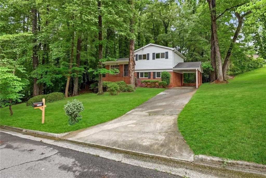 4 bedroom, 3 bathroom, 1,050 sq ft single family residence for sale at 799 Kings Grant Drive, Atlanta, GA 30318 — photo 3
