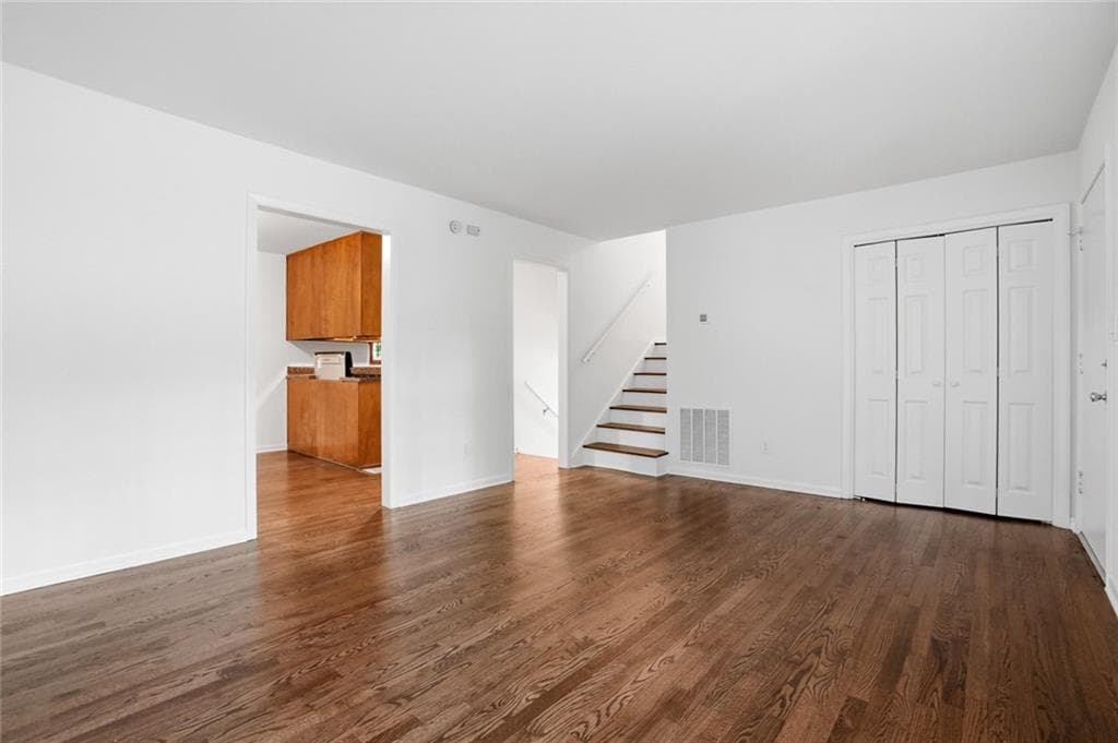 4 bedroom, 3 bathroom, 1,050 sq ft single family residence for sale at 799 Kings Grant Drive, Atlanta, GA 30318 — photo 5