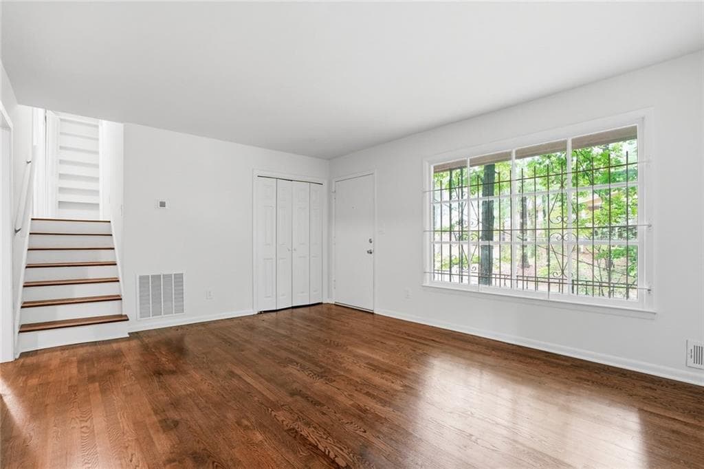 4 bedroom, 3 bathroom, 1,050 sq ft single family residence for sale at 799 Kings Grant Drive, Atlanta, GA 30318 — photo 6