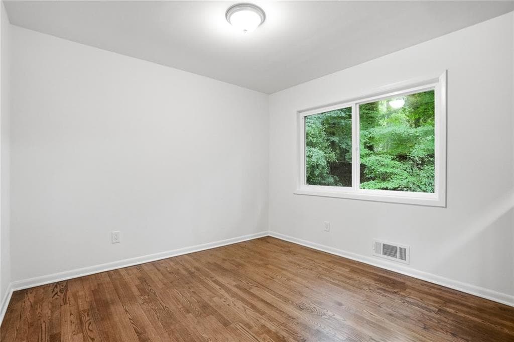 4 bedroom, 3 bathroom, 1,050 sq ft single family residence for sale at 799 Kings Grant Drive, Atlanta, GA 30318 — photo 8