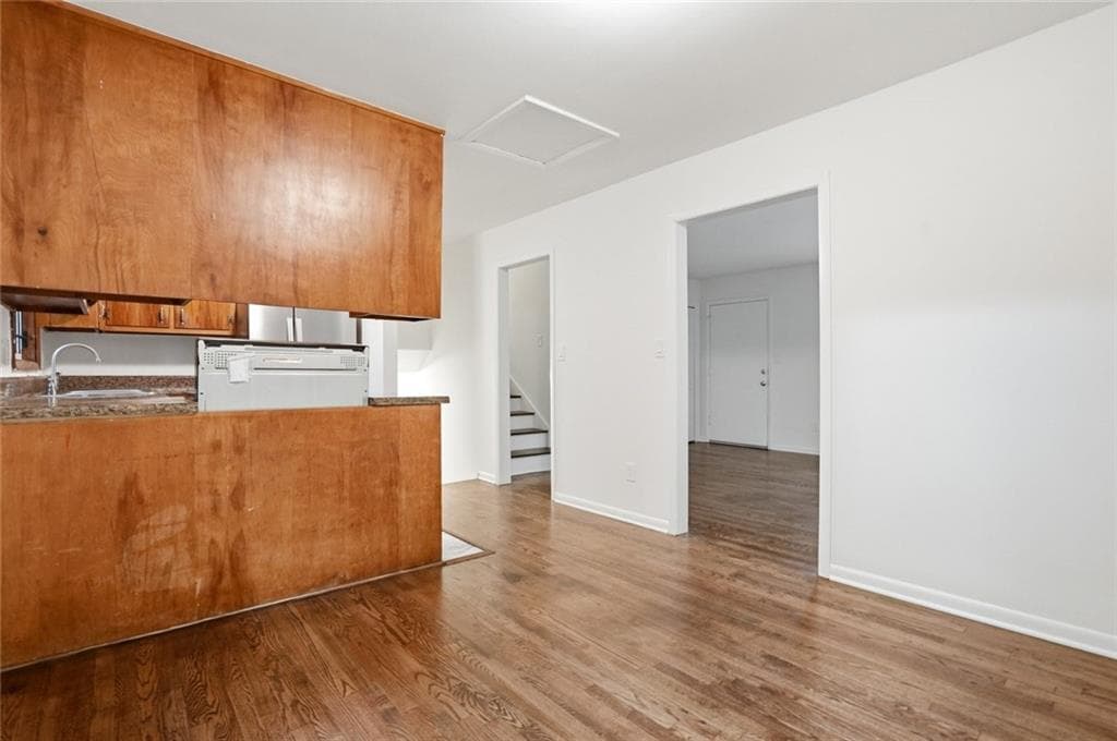 4 bedroom, 3 bathroom, 1,050 sq ft single family residence for sale at 799 Kings Grant Drive, Atlanta, GA 30318 — photo 9