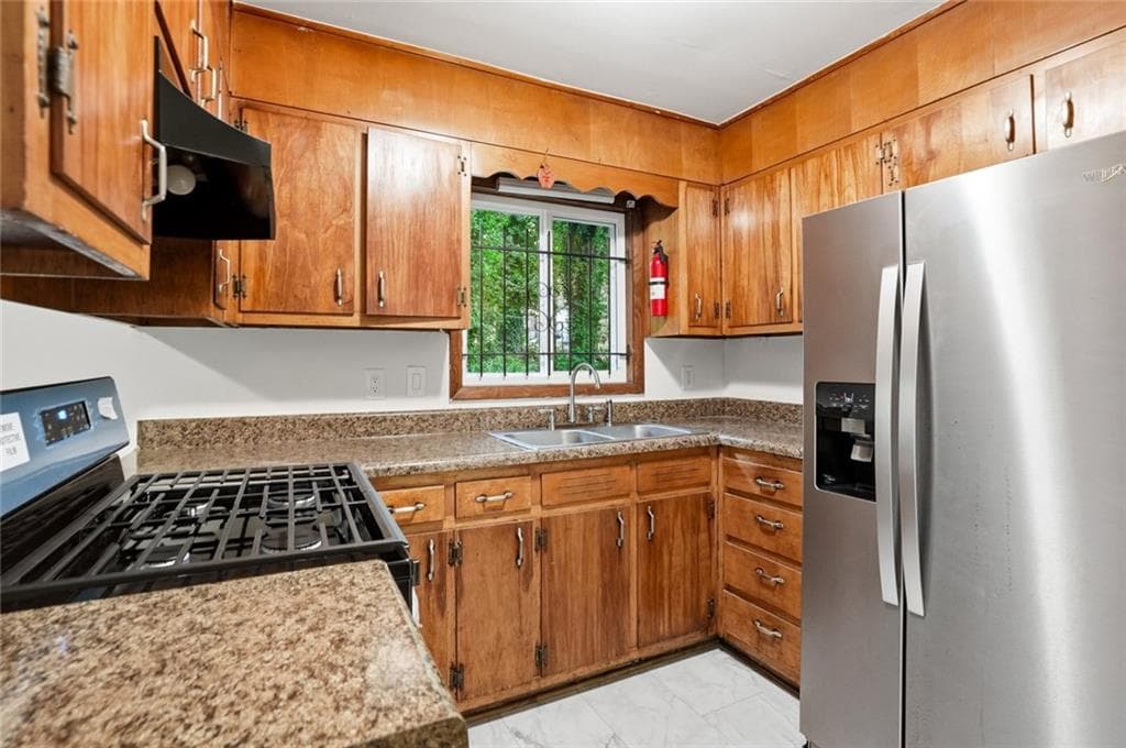 4 bedroom, 3 bathroom, 1,050 sq ft single family residence for sale at 799 Kings Grant Drive, Atlanta, GA 30318 — photo 10