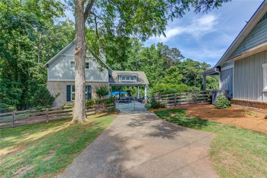 6 bedroom, 5 bathroom, 4,116 sq ft single family residence for sale at 5741 Shadburn Ferry Road, Buford, GA 30518 — photo 2
