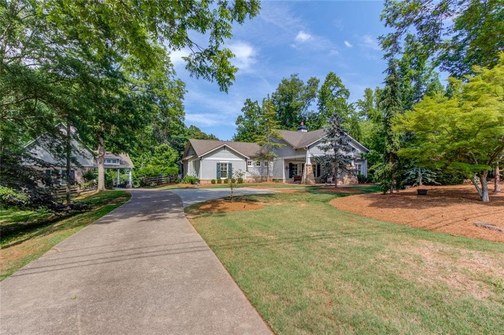 6 bedroom, 5 bathroom, 4,116 sq ft single family residence for sale at 5741 Shadburn Ferry Road, Buford, GA 30518 — photo 5
