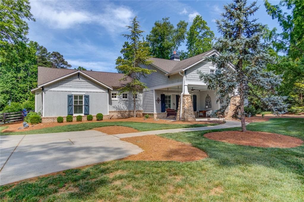 6 bedroom, 5 bathroom, 4,116 sq ft single family residence for sale at 5741 Shadburn Ferry Road, Buford, GA 30518 — photo 6