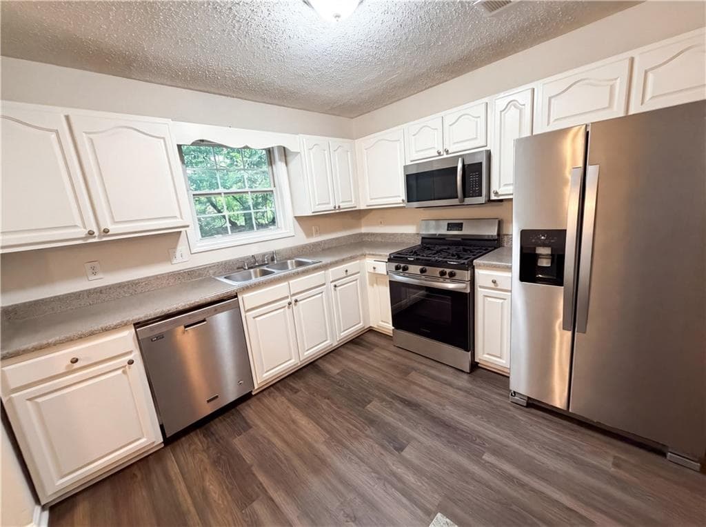 3 bedroom, 3 bathroom, 1,452 sq ft single family residence under contract at 215 Twin Brook Way, Lawrenceville, GA 30043 — photo 9