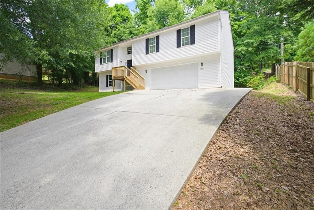 4 bedroom, 3 bathroom, 2,314 sq ft single family residence under contract at 4015 Chapman Drive, Gainesville, GA 30506 — photo 2