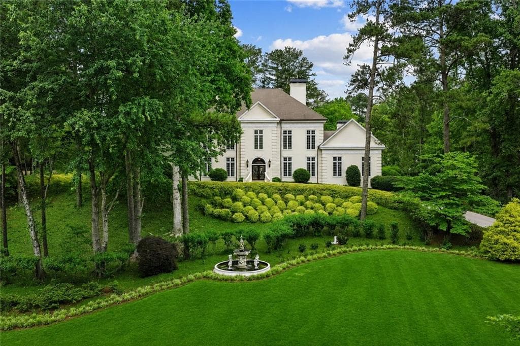 5 bedroom, 7 bathroom, 9,176 sq ft single family residence under contract at 105 Wilderbluff Court, Atlanta, GA 30328 — photo 2